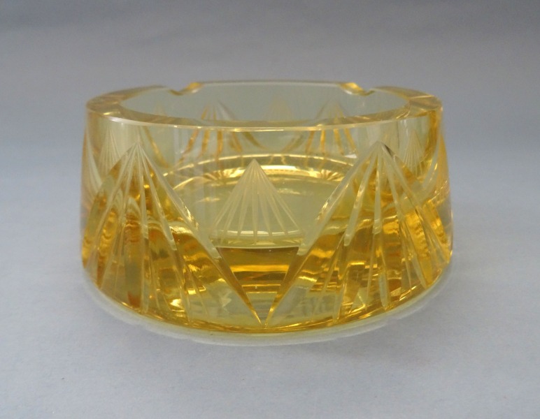 Iļģuciema stikla fabrika - Apaļš pelnu trauks, d 11 cm