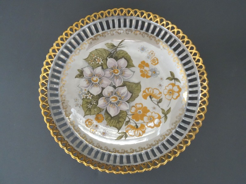 RPR - Porcelāna šķīvis ar ziediem, roku apgleznojums Broka Brūce d 23,5 cm