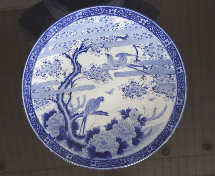 Porcelāna šķīvis ar putniem