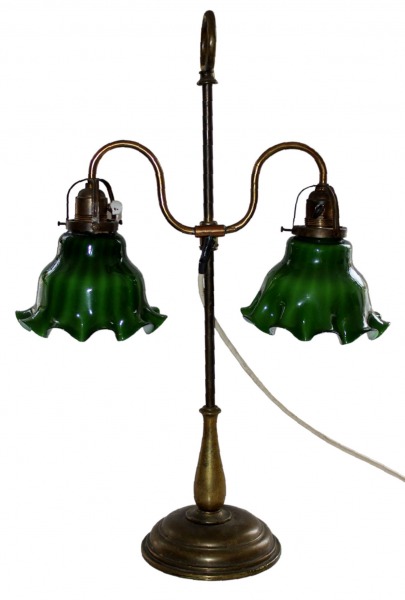 Misiņa galda lampa ar smaragda zaļiem plafoniem h 66 cm