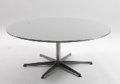 Arne Jacobsen. Apaļais kafijas galdiņš 